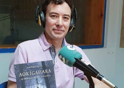 En Cadena Cope para hablar del libro Aokigahara